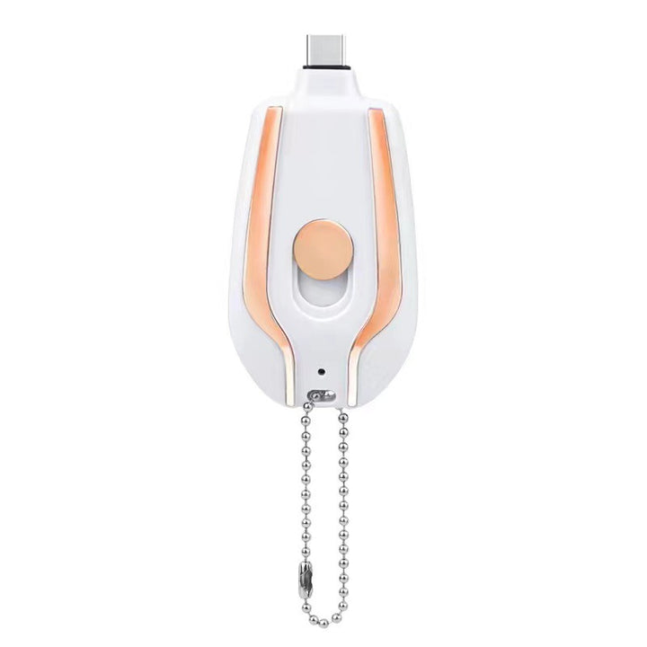 Mały powerbank brelok wpięty w telefon