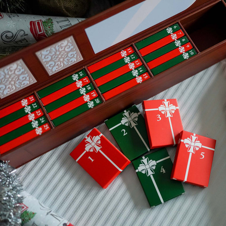 Regał-niespodzianka z mini książeczkami